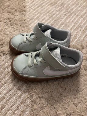 Nike Court Legacy Sneakers